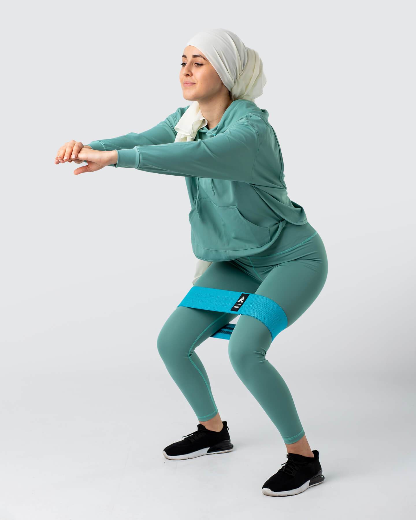 SUDADERA CON CAPUCHA BATA FIT